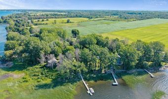 81 Mud Pt S, Alburgh, VT 05440
