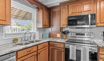 125 Pelican Dr, Atlantic Beach, NC 28512