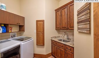 484 Farm Loop Rd, Banner Elk, NC 28604