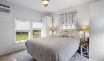 10091 River Dr, Bay St. Louis, MS 39520