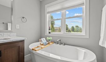 5644 N SUMMERLAND Dr, Appleton, WI 54913