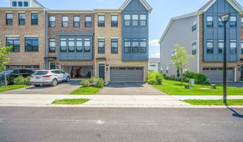 31 Valiant Ct, Middletown, NJ 07748