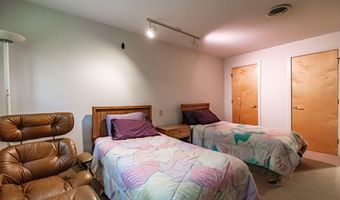 15 Inverness Rd, Falmouth, ME 04105