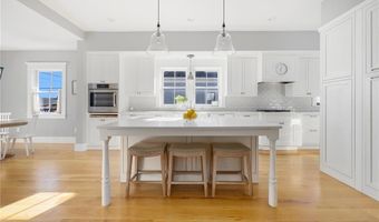 131 Eustis Ave, Newport, RI 02840