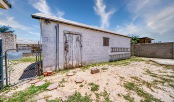 323 L St, Carlsbad, NM 88220