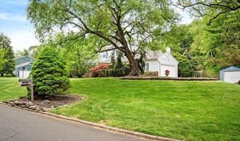 27 DELAWARE RIM Dr, Yardley, PA 19067