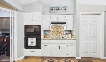3 Dolphin Ln, Bella Vista, AR 72715