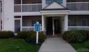 2802 S Knightsbridge Cir, Ann Arbor, MI 48105