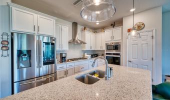 6136 VOYAGERS Pl, Apollo Beach, FL 33572