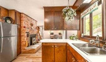 81 Amsoil Dr, Bakersville, NC 28705