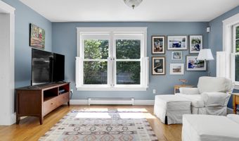 2 Sunnyfield Ln, Falmouth, ME 04105
