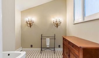 81 Mathewson Rd, Barrington, RI 02806