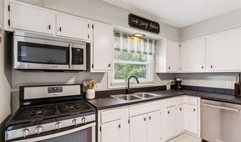 2087 Lake Rd, Akron, OH 44312