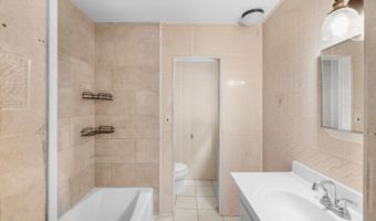 86 W Main St 2, Bergenfield, NJ 07621