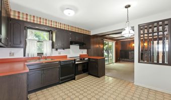 405 Hilltop Dr, Angola, IN 46703