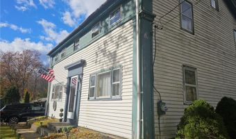 8 Lake Ct, Hopkinton, RI 02804