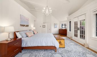 56 Summerfield Ln, Middletown, RI 02842