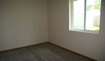 915 S 9th St, Aberdeen, SD 57401