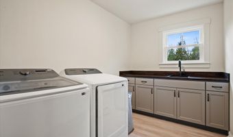 365 Walden Parke Way, Bangor, ME 04401