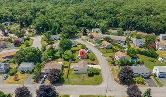 2 Dogwood Dr, Cranston, RI 02921