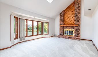 121 Summershade Ct, Amherst, NY 14051