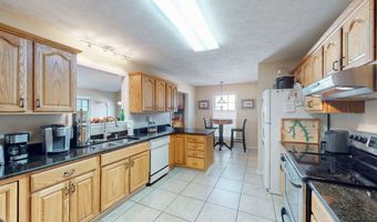 495 Shore Dr, Big Sandy, TN 38221