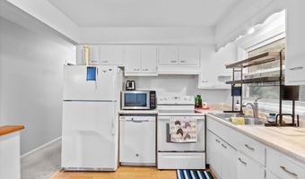 1015 N Maple Rd, Ann Arbor, MI 48103