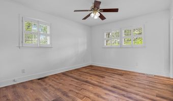 107 Barnett Dr, Bishopville, SC 29010
