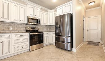 4006 Edgewater Dr, Benton, AR 72109