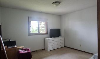 3615 E Melgaard Rd, Aberdeen, SD 57401