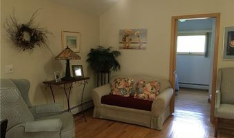 71 Baltimore Ave, Narragansett, RI 02882