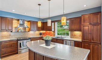 838 Lynnhaven Ln, Akron, OH 44313