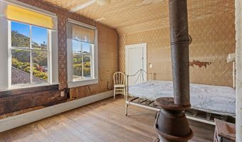 33850 East Ln, Albion, CA 95410