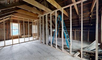 529 Riverside Dr, Auburn, ME 04210