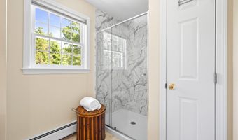 4 Monticello Dr, Amherst, NH 03031