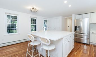 150 Chestnut St, Branford, CT 06405