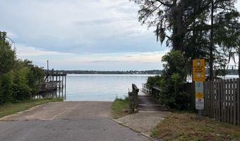 417 Lakepoint Rd, Alford, FL 32420