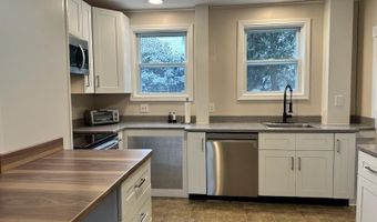 44 Charles St 1, Newport, RI 02840