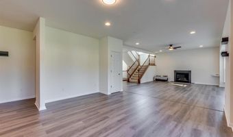 253 Village Creek Dr Dr, Ballwin, MO 63021