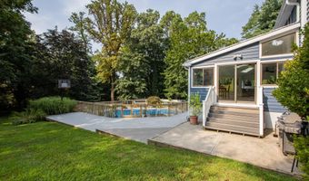 7 Cormorant Dr, Middletown, NJ 07748