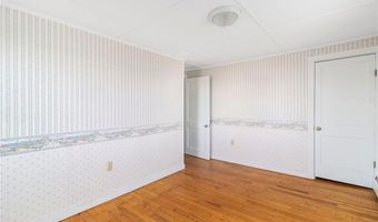 120 Chestnut Ave, Narragansett, RI 02882