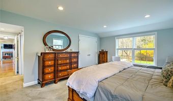 25 Belton Dr, Barrington, RI 02806