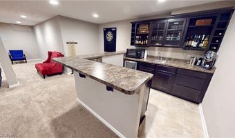 940 Longitude Ln, Amherst, OH 44001