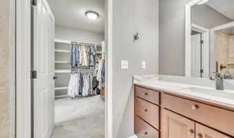 905 Emerald Pines Dr, Arnolds Park, IA 51331