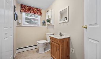 8 Brookview Ct, Bethel, CT 06801