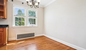 121 S FENWICK St, Arlington, VA 22204
