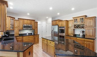 780 S Sussex Ct, Aurora, OH 44202