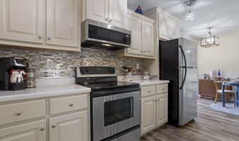 866 Washington St, Bay St. Louis, MS 39520