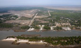 63 8th St, Apalachicola, FL 32320