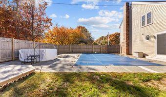 2 Westerly Dr, Bourne, MA 02532